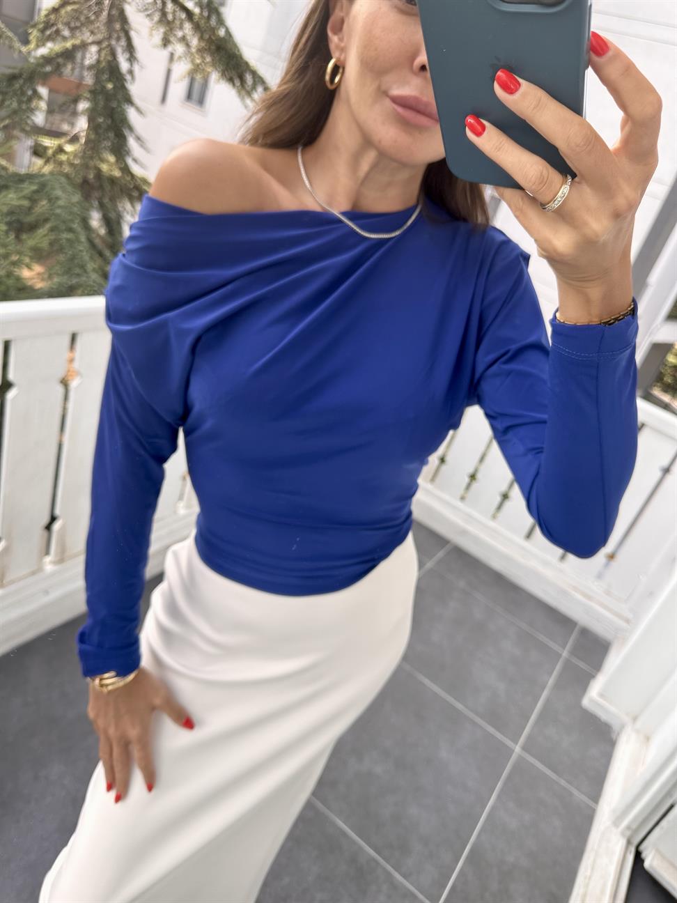 Saks Mavi Omzu Pileli Bluz