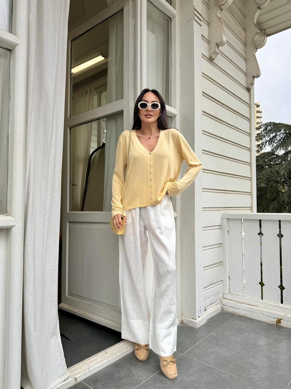 Sarı 9 Düğmeli Hırka