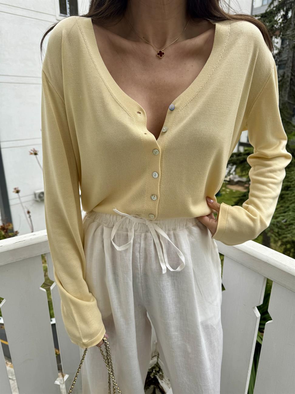 Sarı 9 Düğmeli Hırka