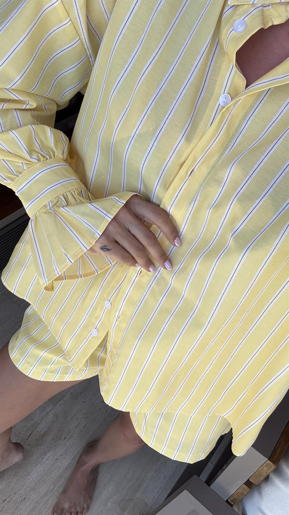 Sarı Çizgili Fırfır Detaylı Şortlu Takım