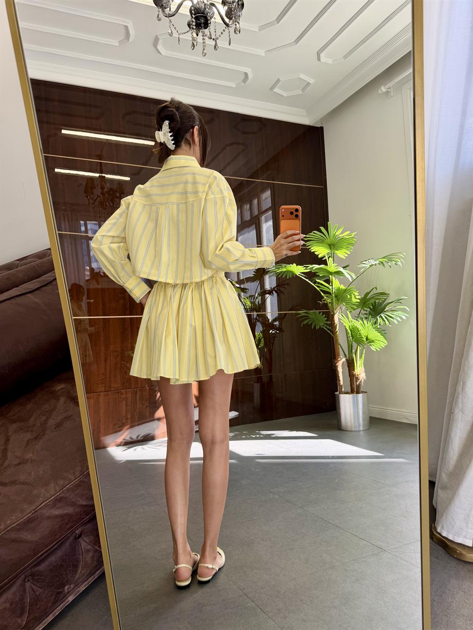 Sarı Çizgili Pileli Şort Etek ve Gömlek Takım