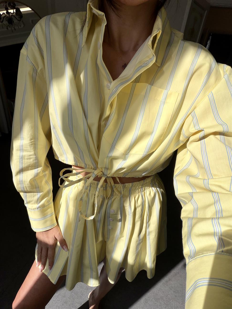 Sarı Çizgili Pileli Şort Etek ve Gömlek Takım