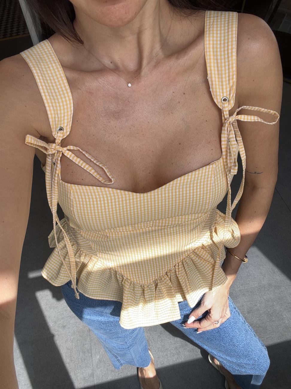 Sarı Fırfırlı Pötikare Bluz