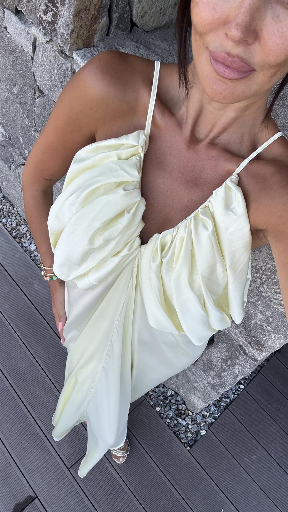 Sarı Saten Dökümlü Uzun Elbise