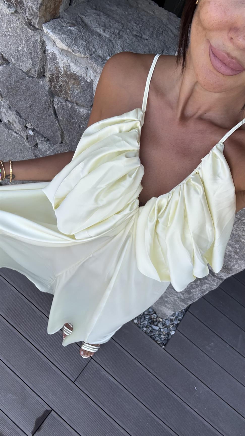 Sarı Saten Dökümlü Uzun Elbise