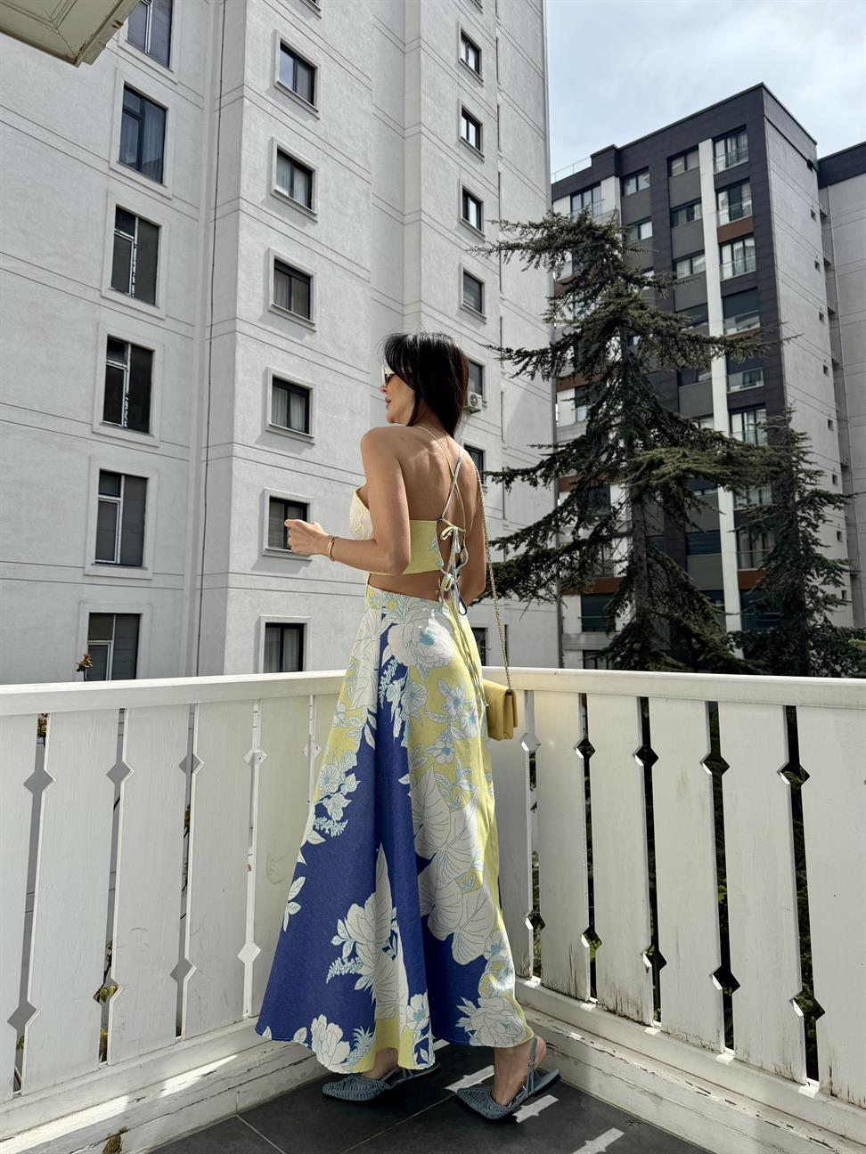 Sarı Sırt Dekolteli Elbise