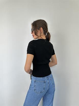 Siyah Ajur ve Fitil Dokumalı Kısa Kol Bluz