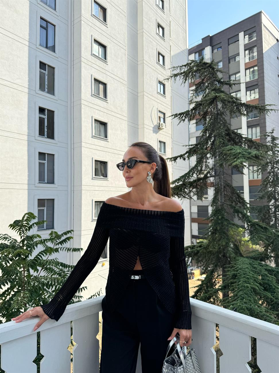 Siyah Ajurlu Bardot Yaka Transparan Triko Kazak