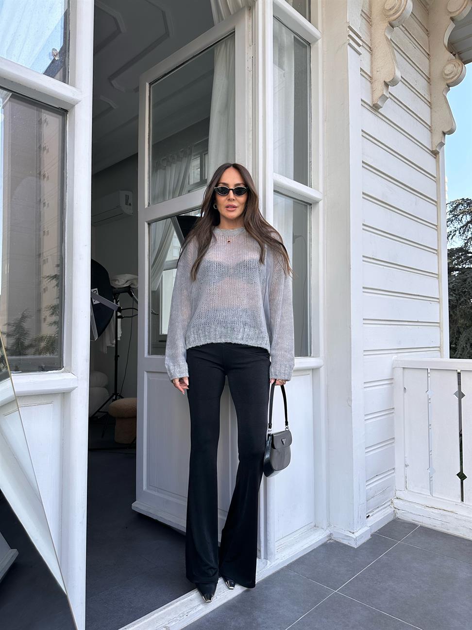 Siyah Aksesuar Detay Buzzy Kumaş Pantolon