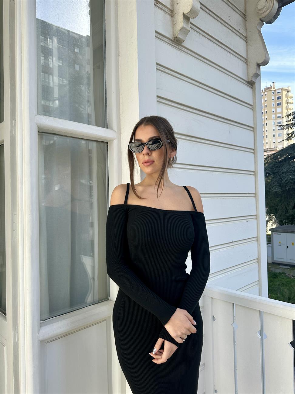 Siyah Aksesuar Detay Triko Elbise