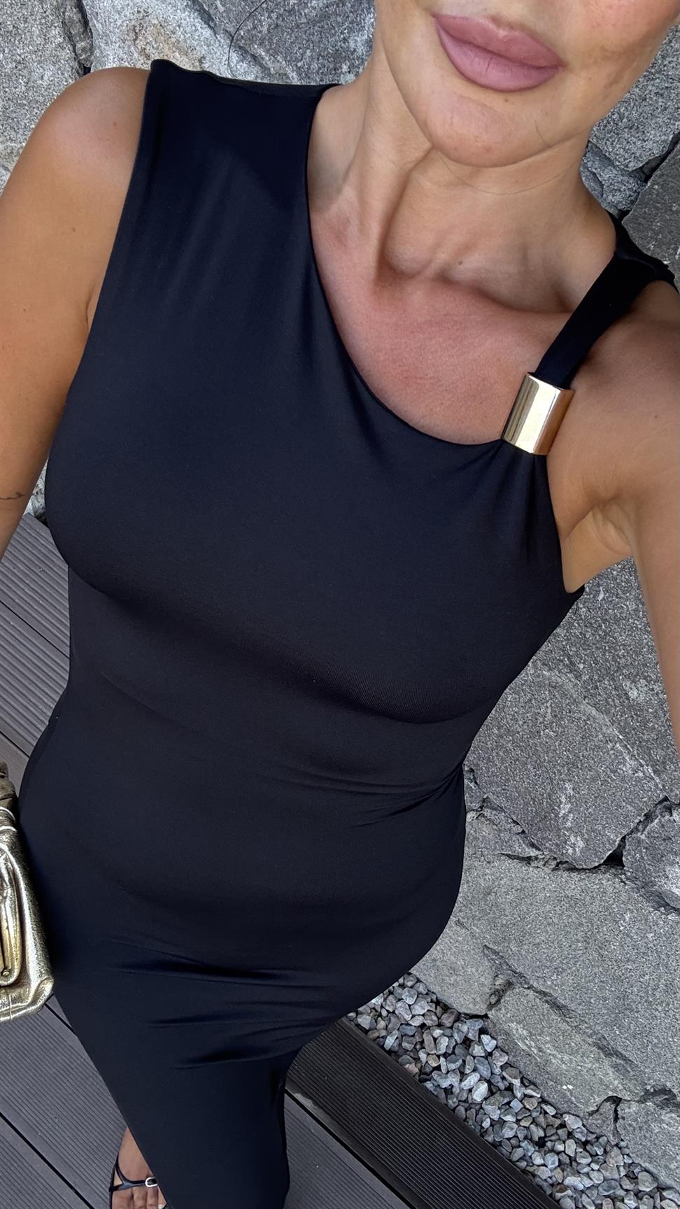 Siyah Aksesuar Detaylı Asimetrik Elbise