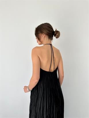 Siyah Aksesuar Tasarımlı Elbise