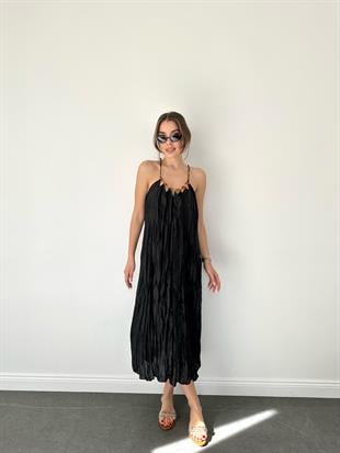 Siyah Aksesuar Tasarımlı Elbise