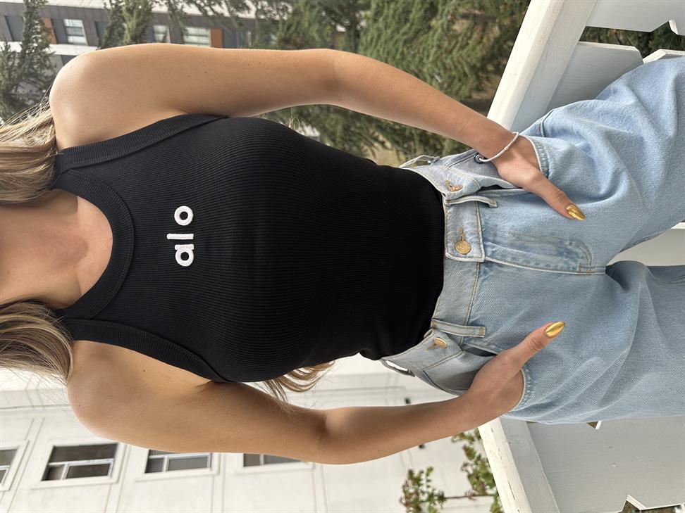 Siyah Alo Yüzücü Atlet