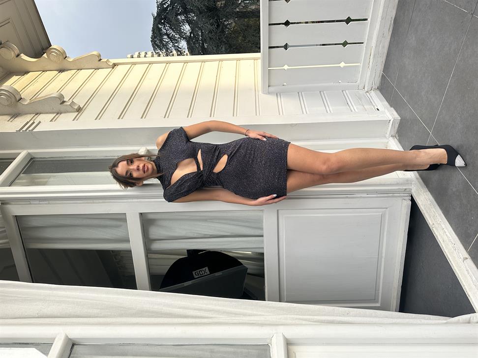 Siyah Asimetrik Dekolte Simli Mini Elbise