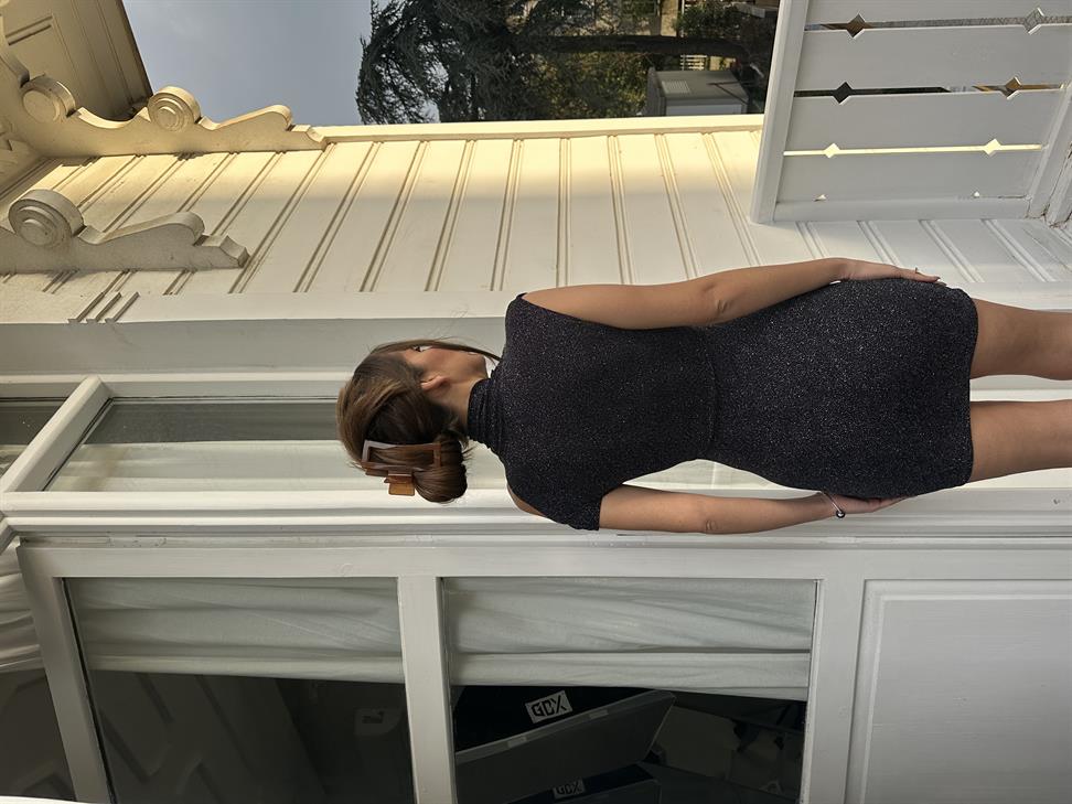 Siyah Asimetrik Dekolte Simli Mini Elbise