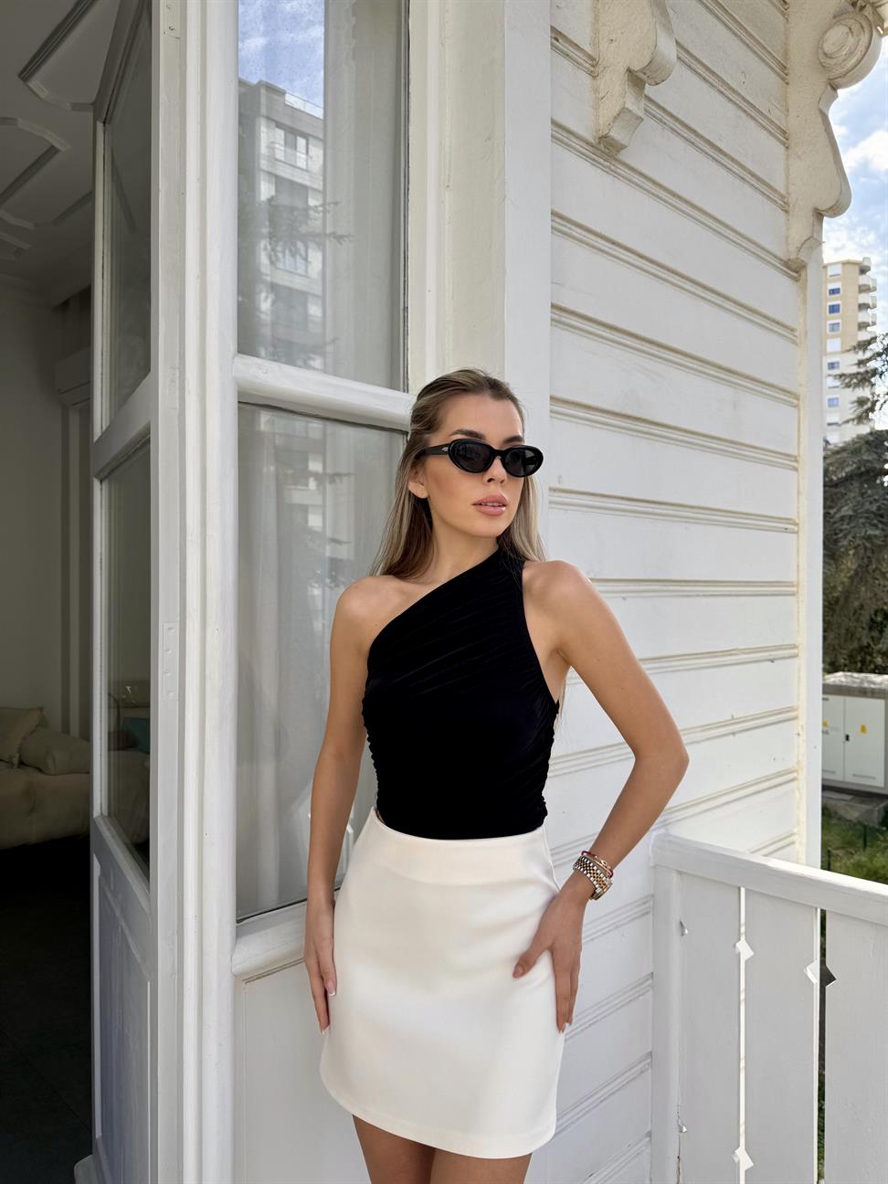 Siyah Asimetrik Tek Omuz Bluz