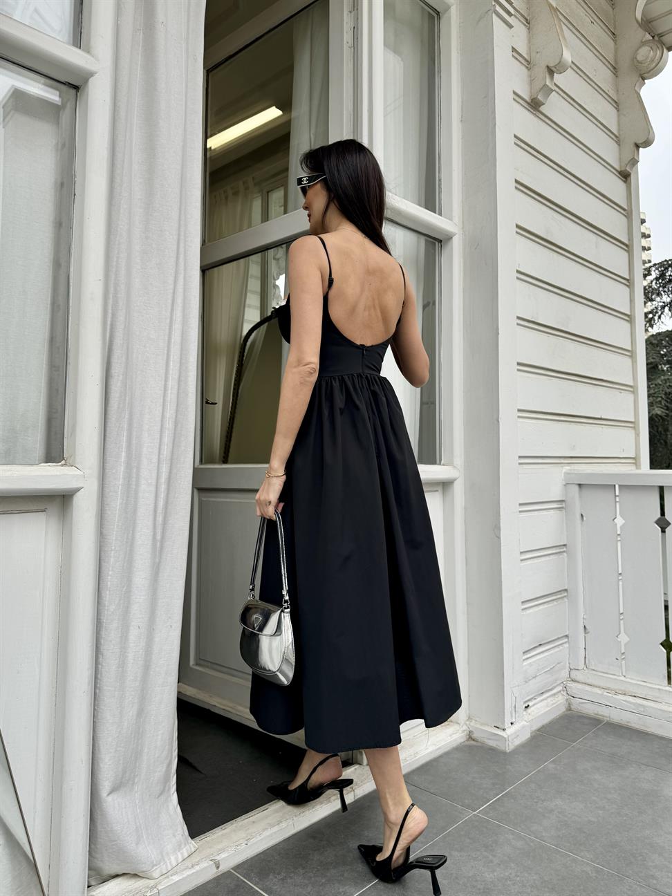 Siyah Askılı Cuplu Midi Elbise
