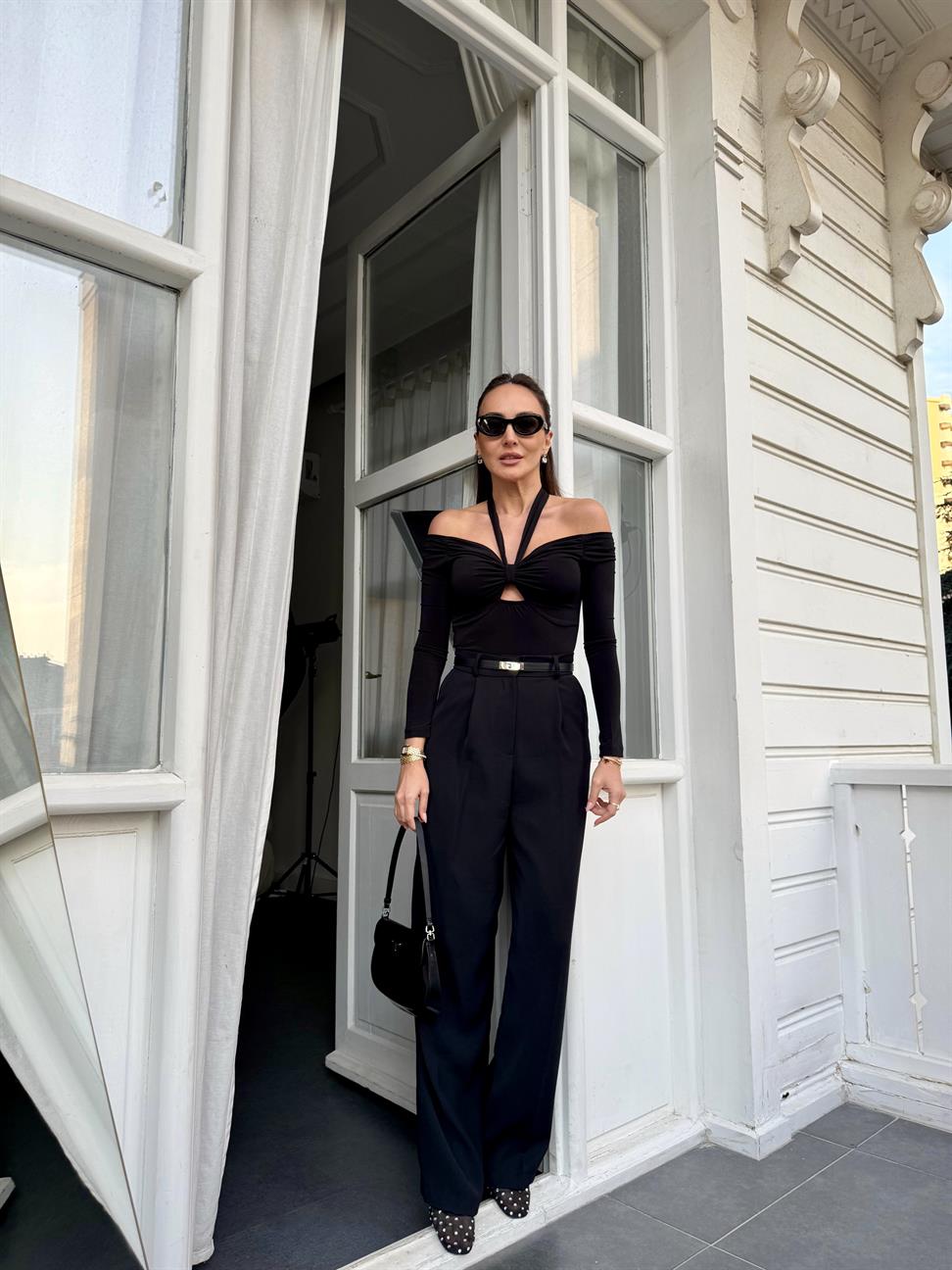 Siyah Bağlamalı Düşük Omuz Body Suit