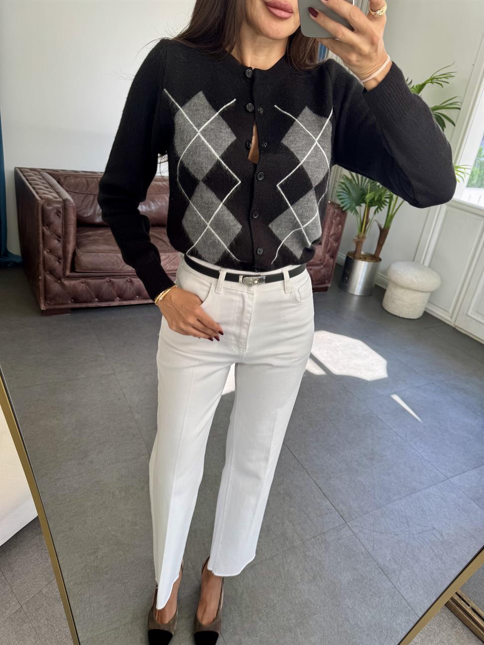 Siyah Baklavalı Triko Hırka