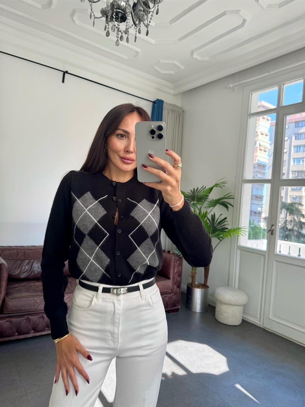 Siyah Baklavalı Triko Hırka