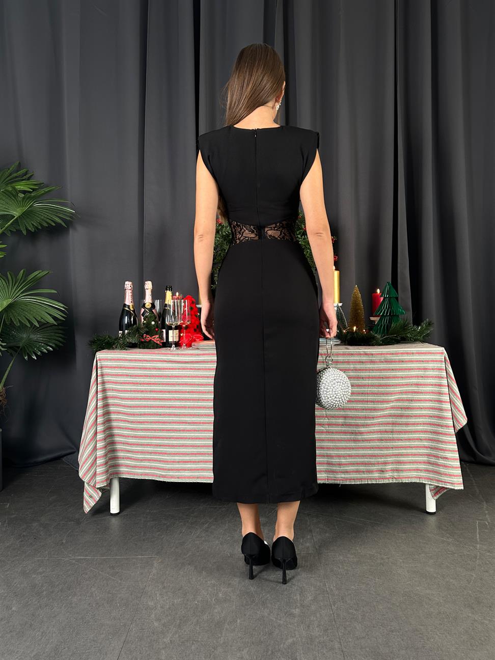 Siyah Beli Dantel Detaylı Kolsuz Elbise