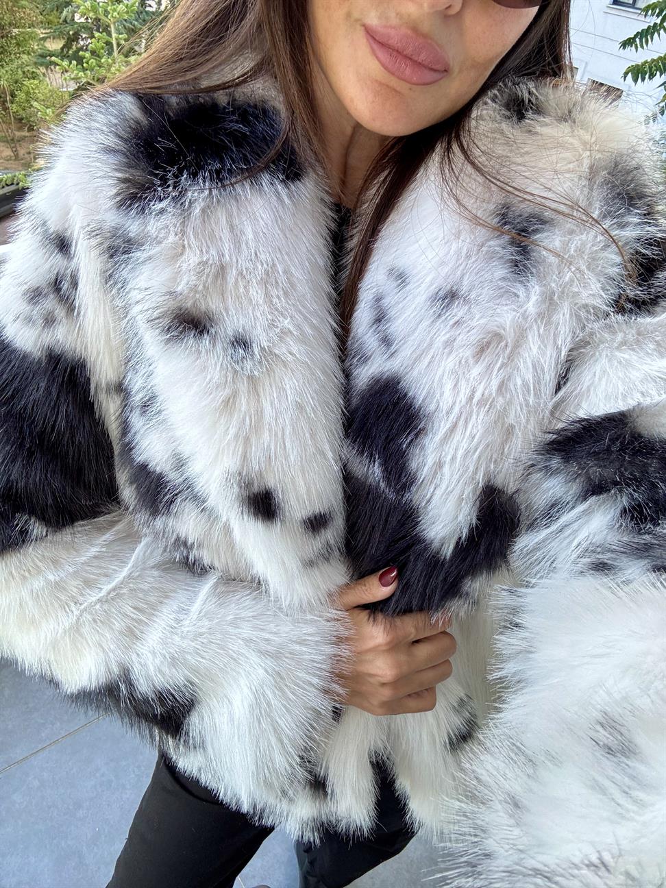 Siyah-Beyaz Desenli Kürk Ceket