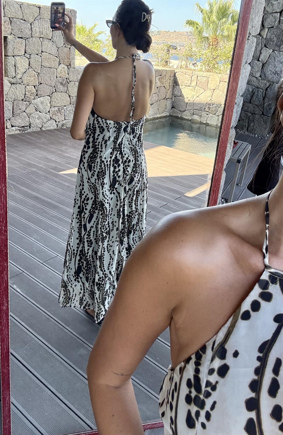 Siyah-Beyaz Boyundan Bağlamalı Uzun Elbise