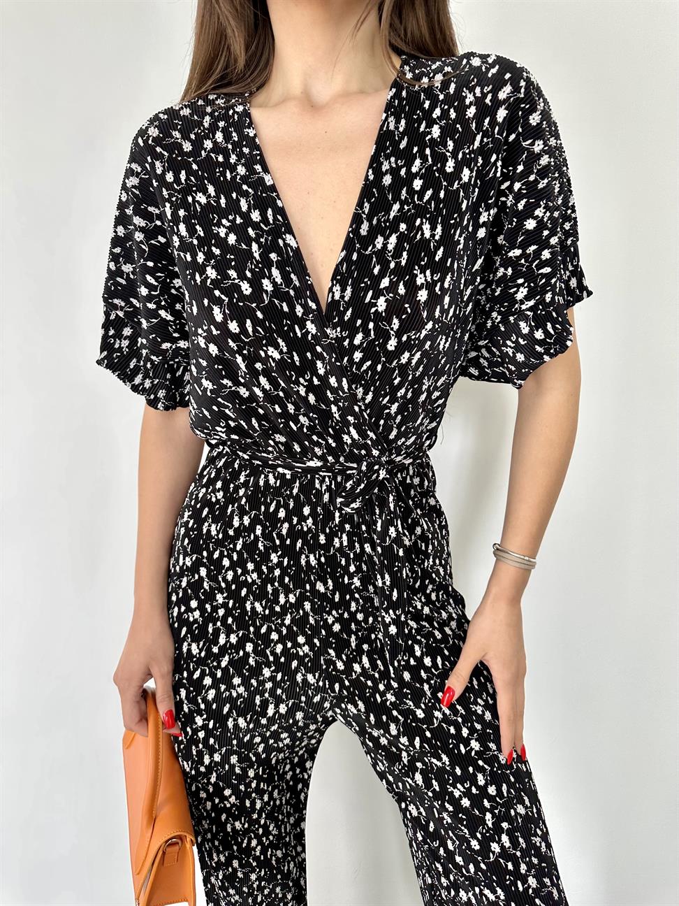 Siyah-Beyaz Kuşaklı Desenli Tulum