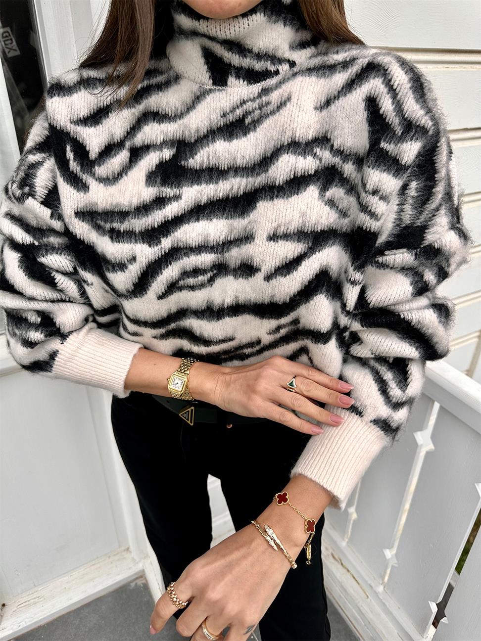 Siyah-Beyaz Sakallı Zebra Desen Balıkçı Kazak