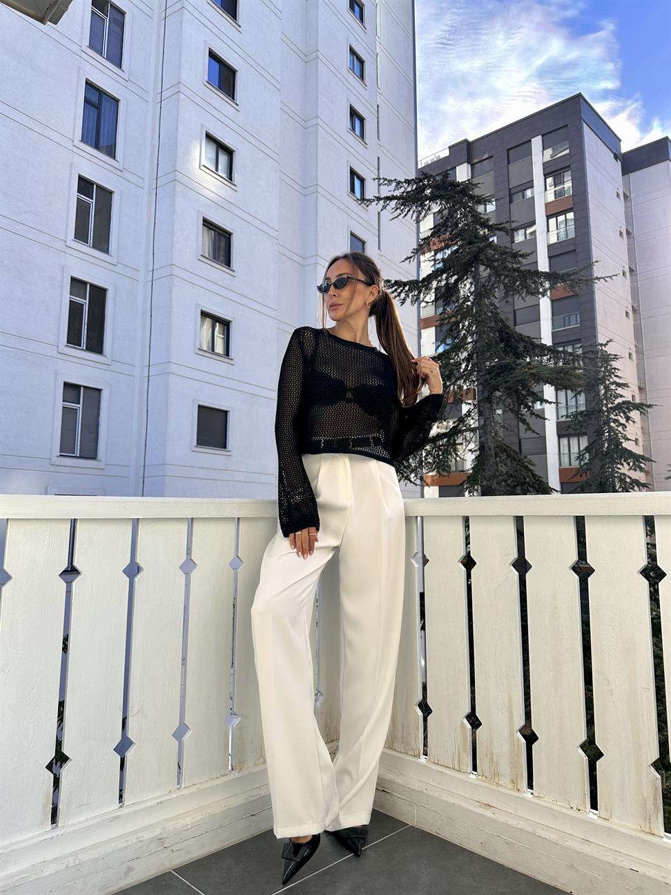 Siyah Bisiklet Yaka Ajur Desen Crop Kazak