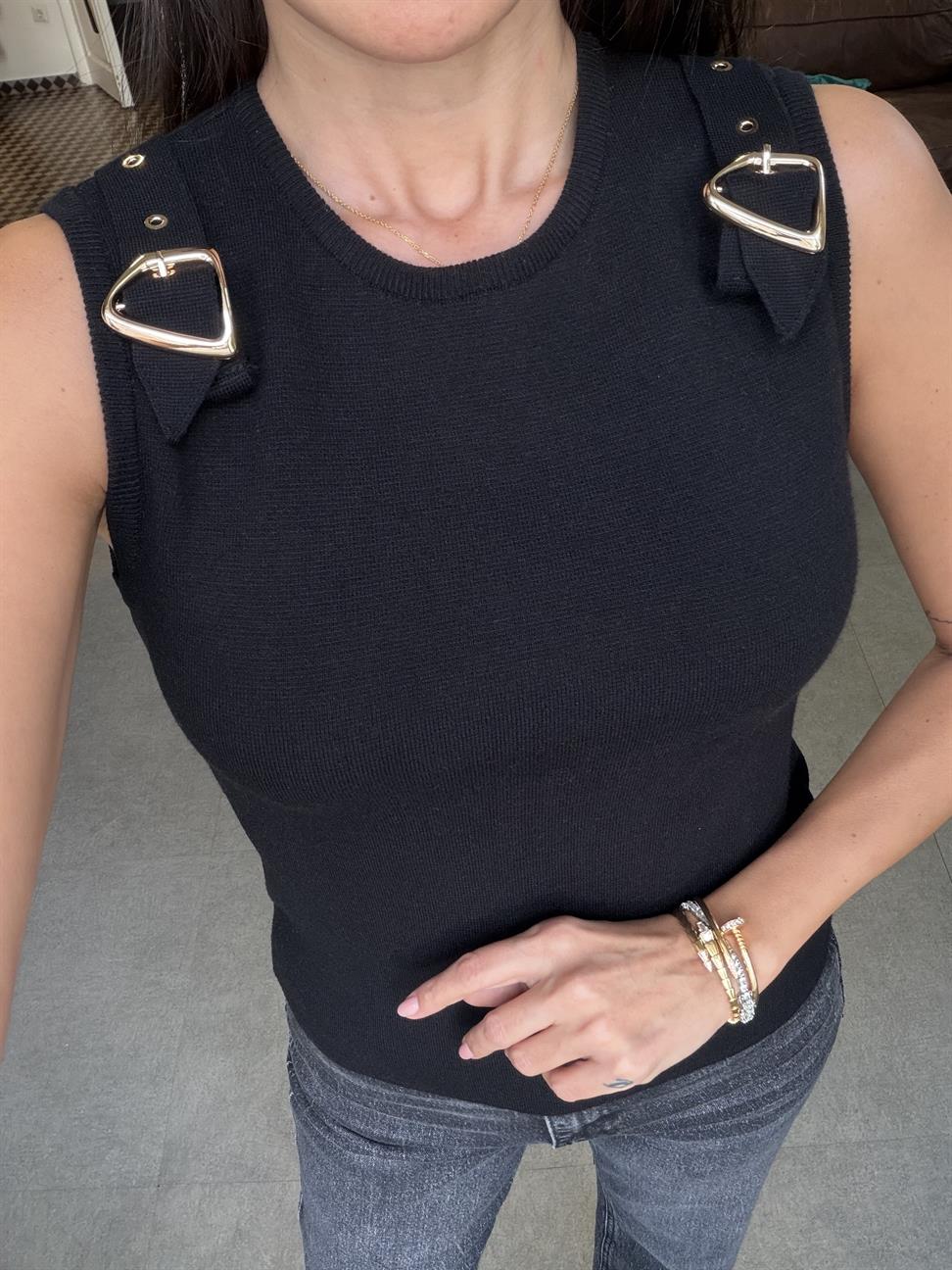 Siyah Bisiklet Yaka Aksesuar Detaylı Triko Bluz