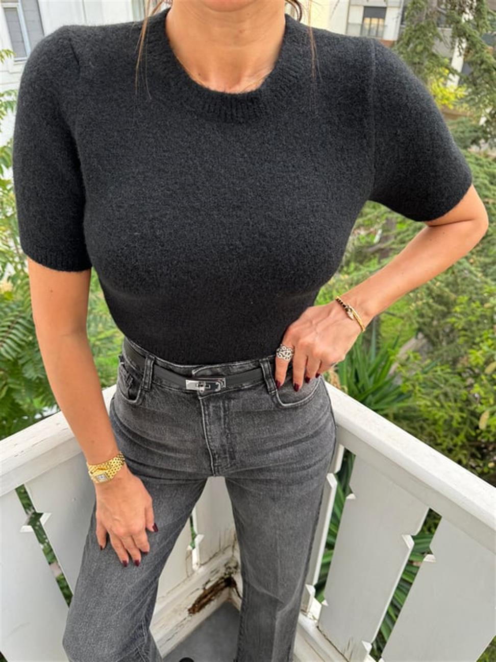 Siyah Bisiklet Yaka Yumuşak Dokulu Kısa Kol Triko Kazak