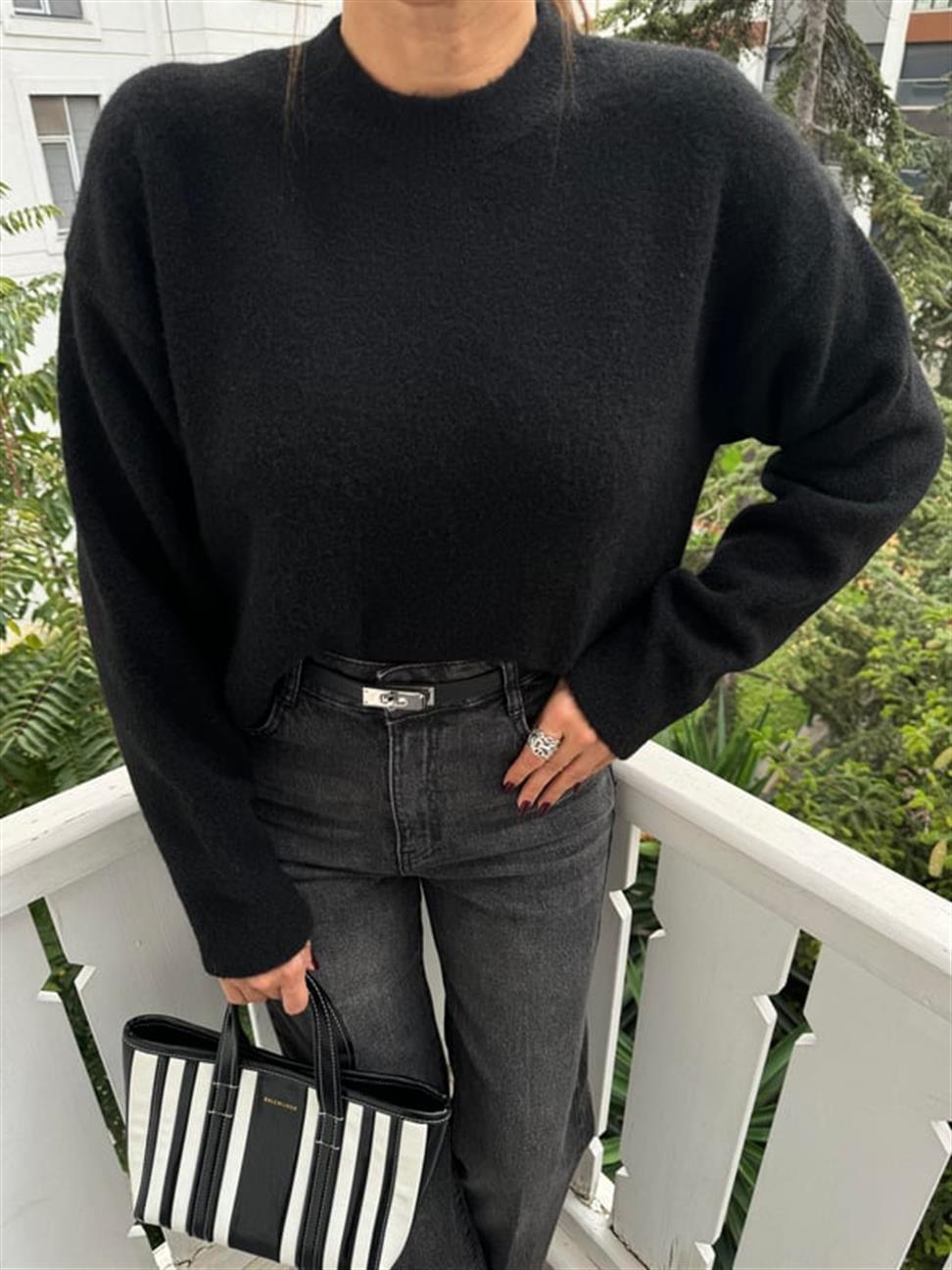 Siyah Bisiklet Yaka Yumuşak Dokulu Triko Kazak