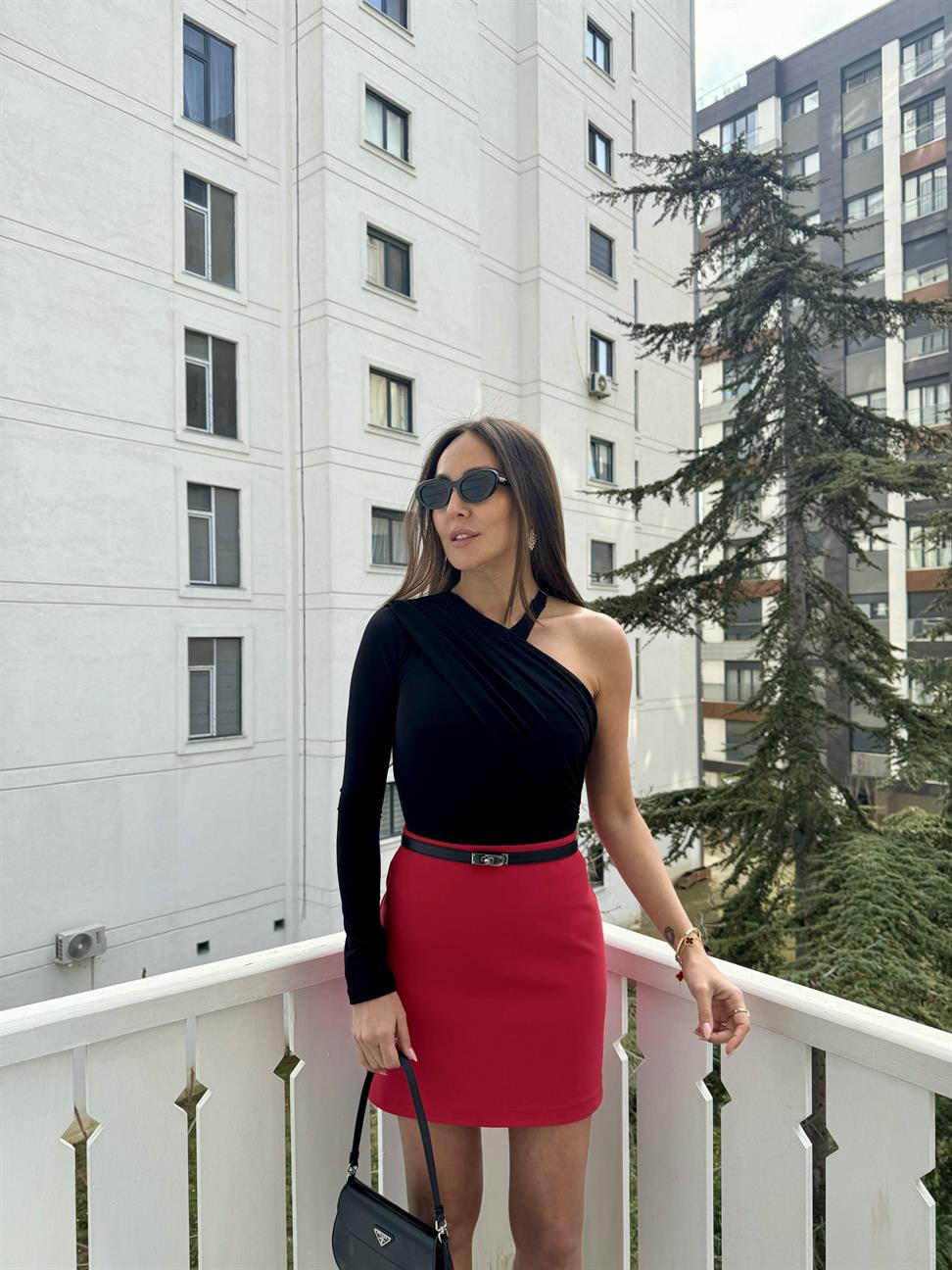 Siyah Boyun Detaylı Drape Bodysuit