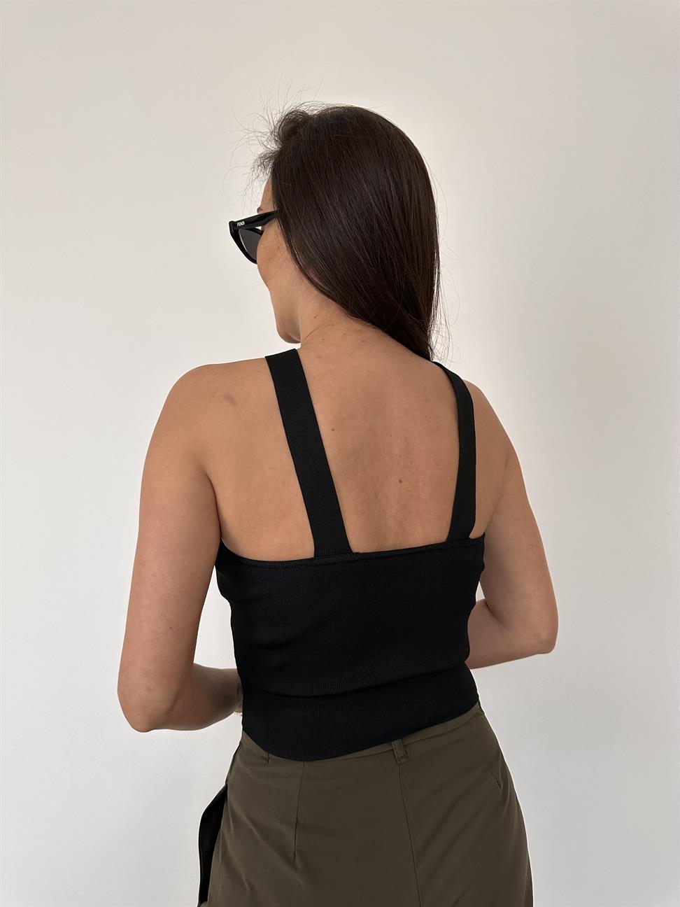 Siyah Boyundan Bağlamalı Crop Top Bluz