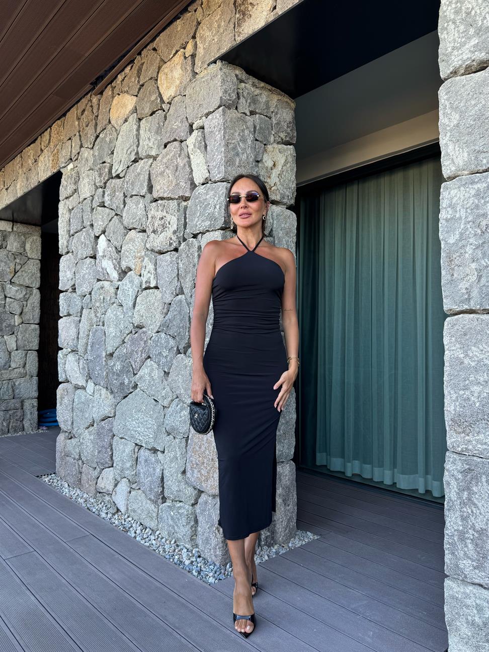 Siyah Boyundan Bağlamalı Yırtmaçlı Elbise