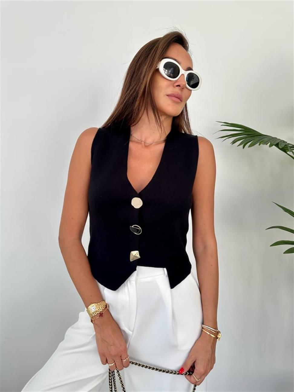 Siyah Büyük Düğmeli Yelek