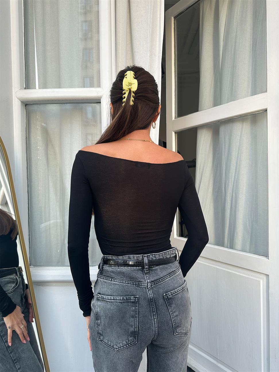 Siyah Büzgü Detaylı Bluz