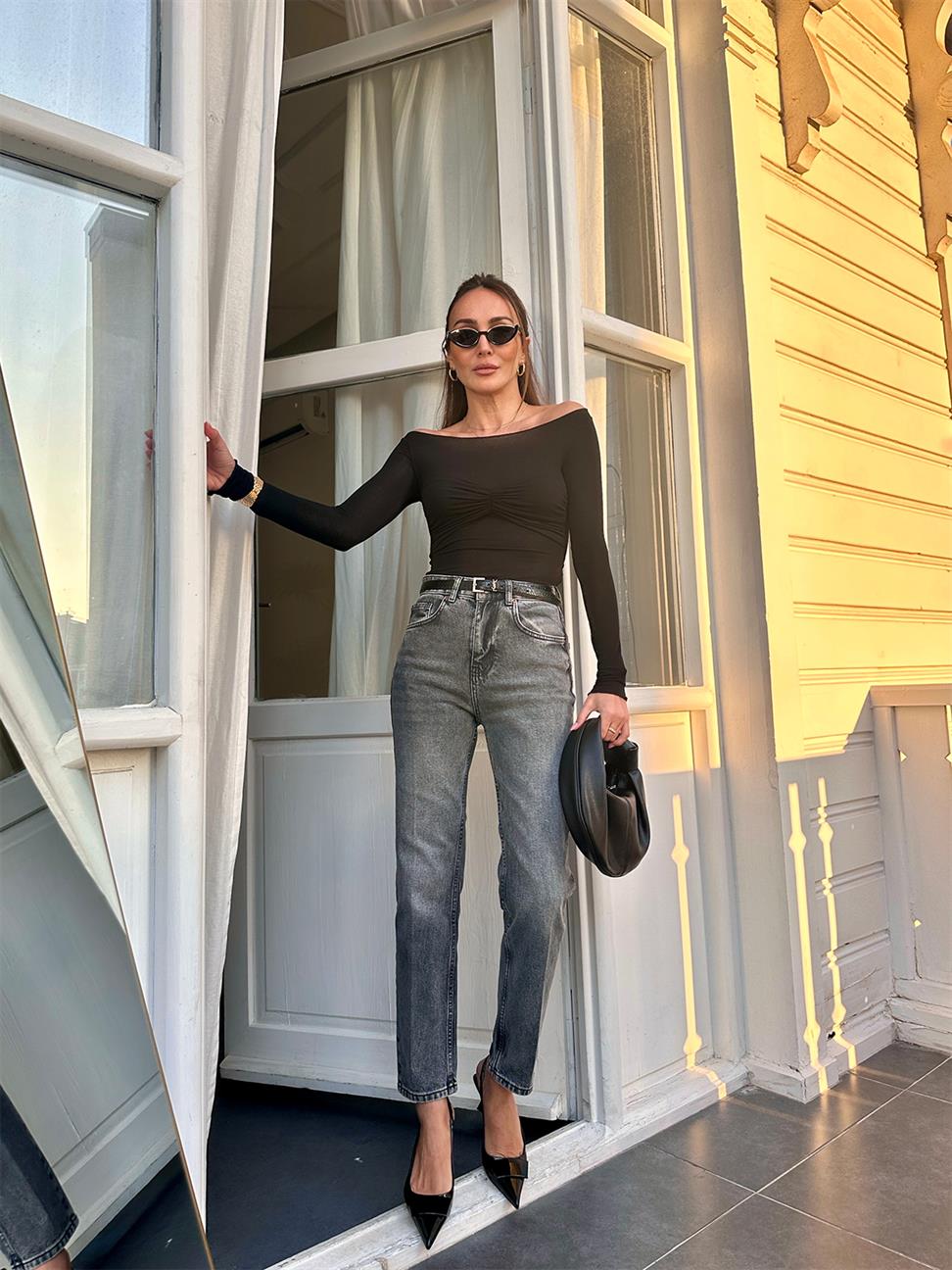 Siyah Büzgü Detaylı Bluz