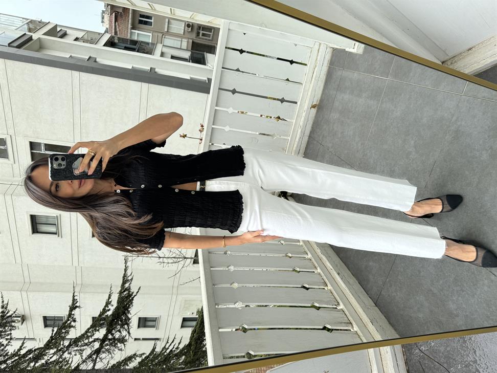 Siyah Büzgülü Düğmeli İnce Triko Hırka