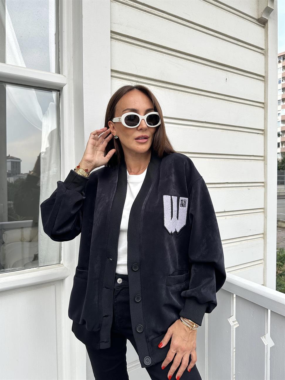 Siyah Cepli Arma Hırka