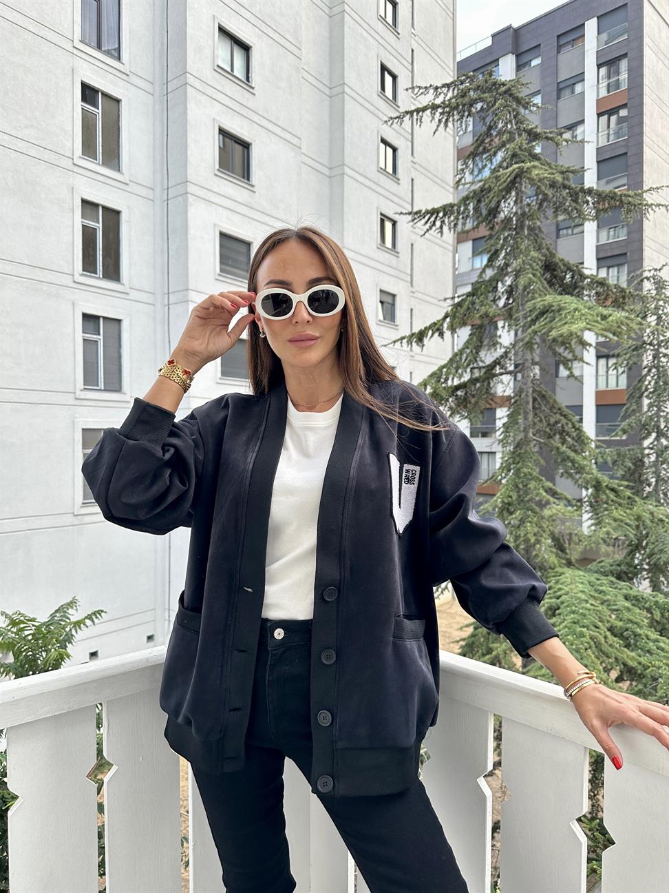 Siyah Cepli Arma Hırka