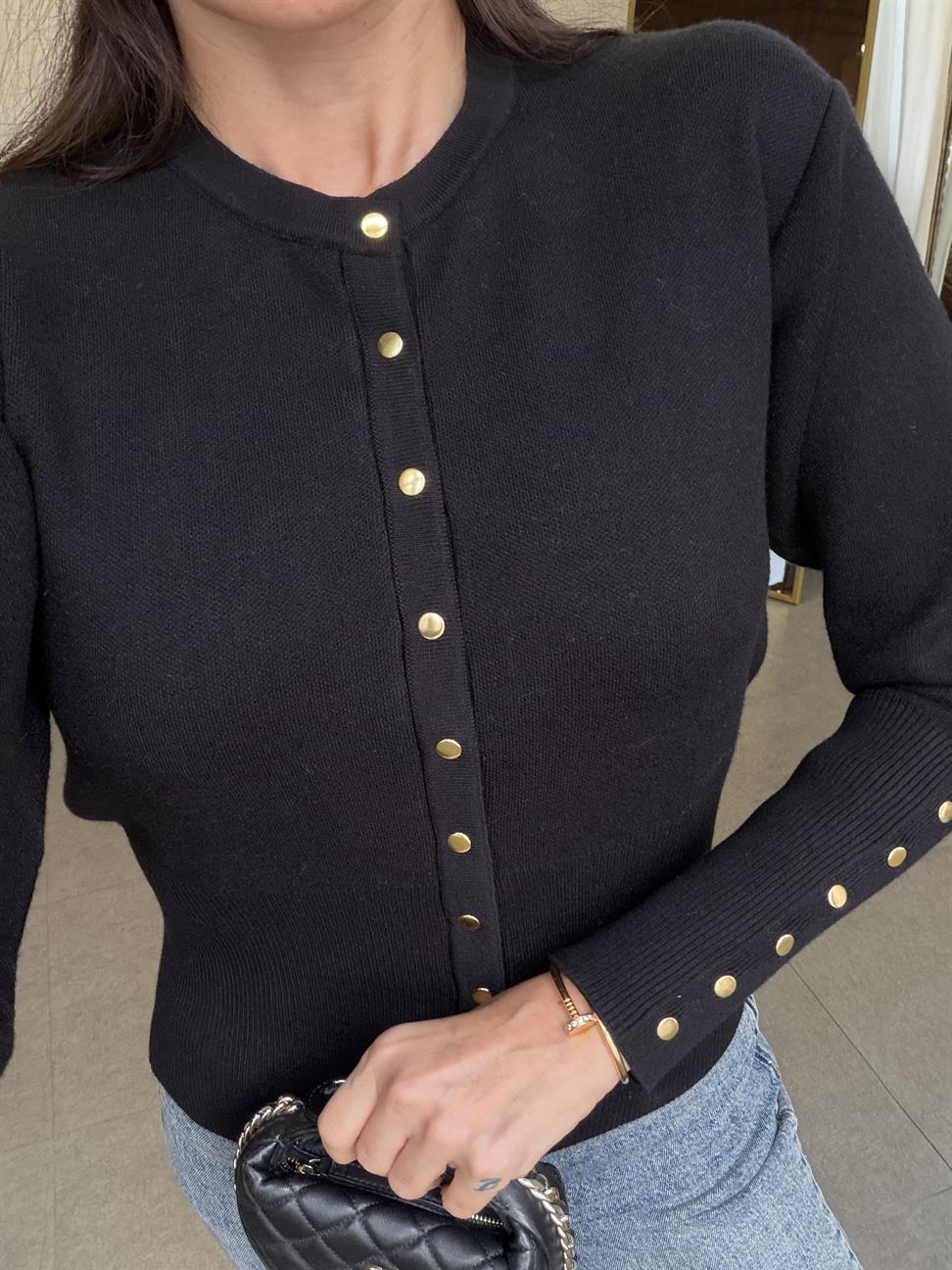 Siyah Çıtçıtlı Triko Hırka