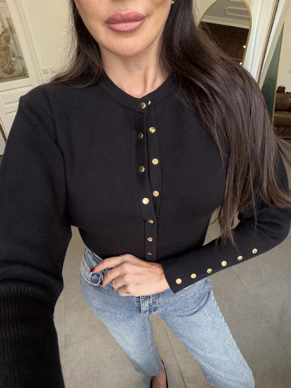 Siyah Çıtçıtlı Triko Hırka