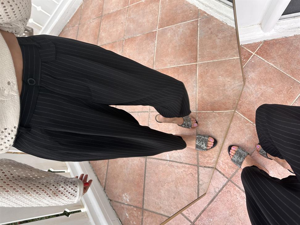 Siyah Çizgili Bol Kesim Pantolon