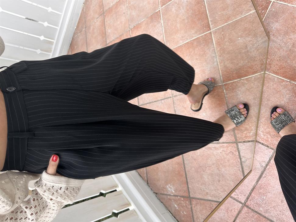 Siyah Çizgili Bol Kesim Pantolon