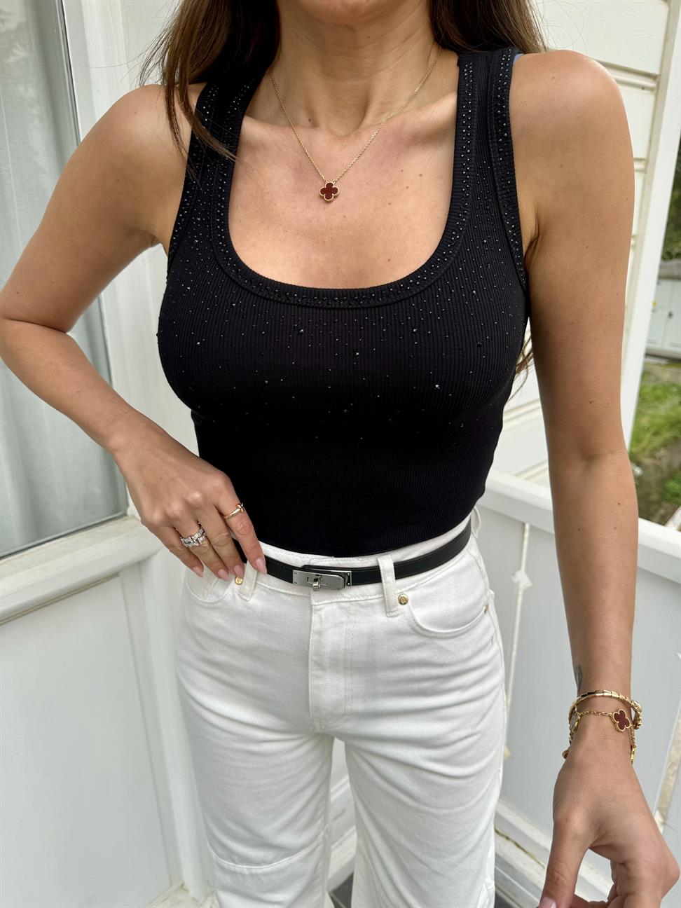 Siyah Dağınık Taşlı Atlet