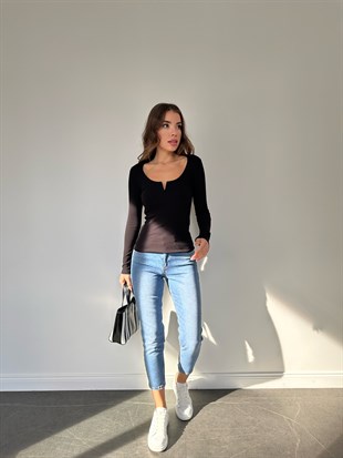 Siyah Damla Yaka Bluz