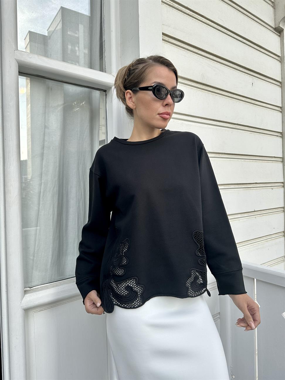 Siyah Dantel Tasarımlı Sweatshirt